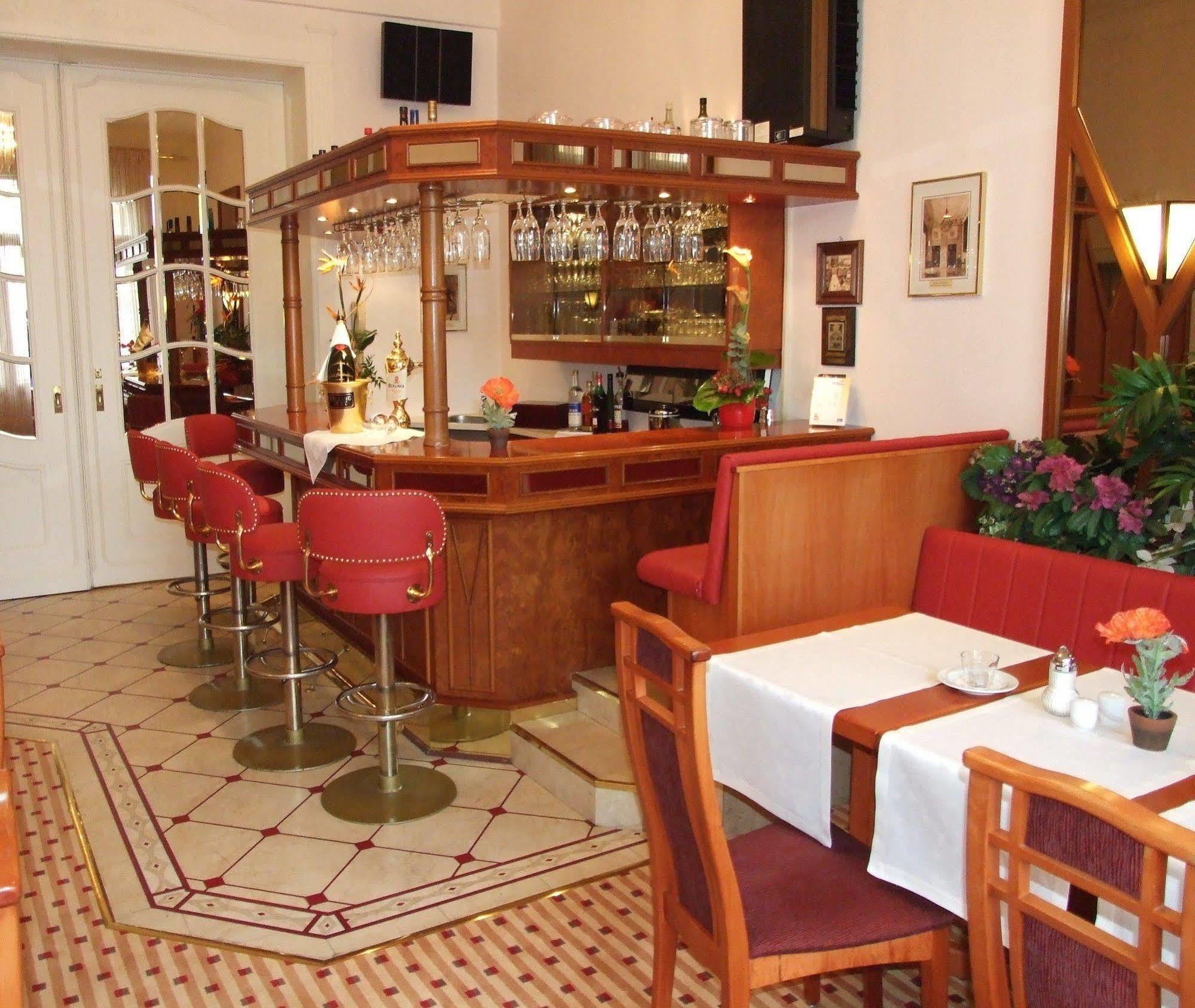 HOTEL-RESTAURANT BREITENBACHER HOF HÜRTH 3* (Deutschland) - von € 113